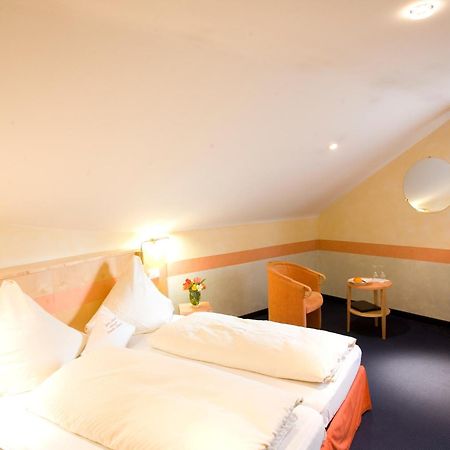 Hotel-Restaurant Steuermann カールスルーエ エクステリア 写真