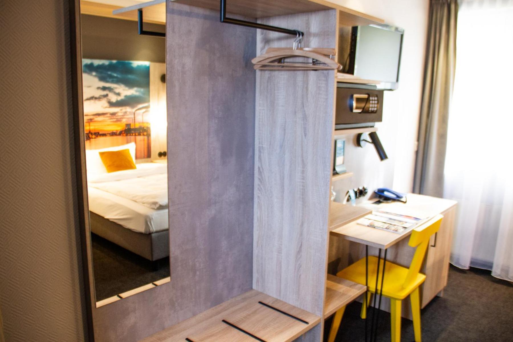 Hotel-Restaurant Steuermann カールスルーエ エクステリア 写真