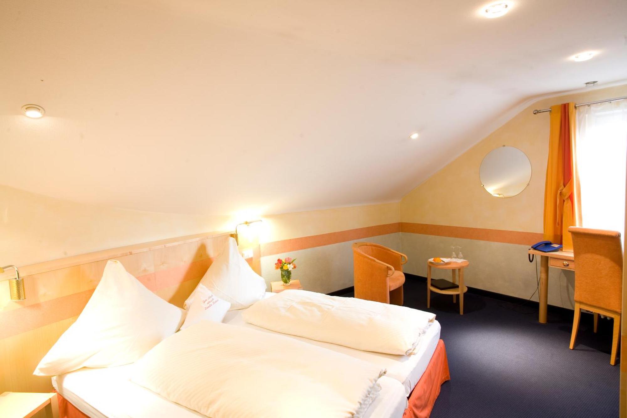 Hotel-Restaurant Steuermann カールスルーエ エクステリア 写真
