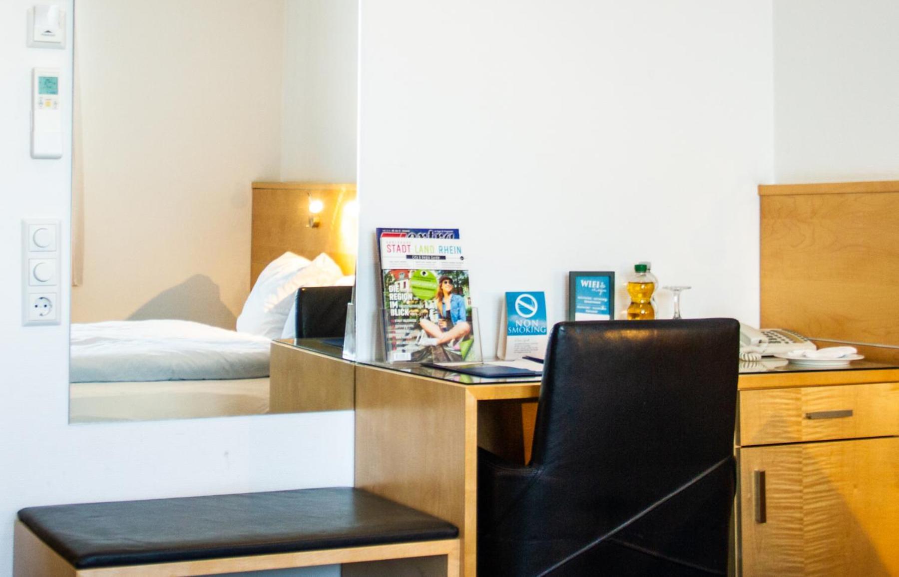 Hotel-Restaurant Steuermann カールスルーエ エクステリア 写真