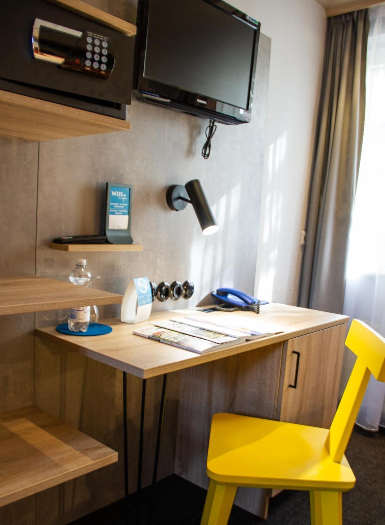 Hotel-Restaurant Steuermann カールスルーエ エクステリア 写真