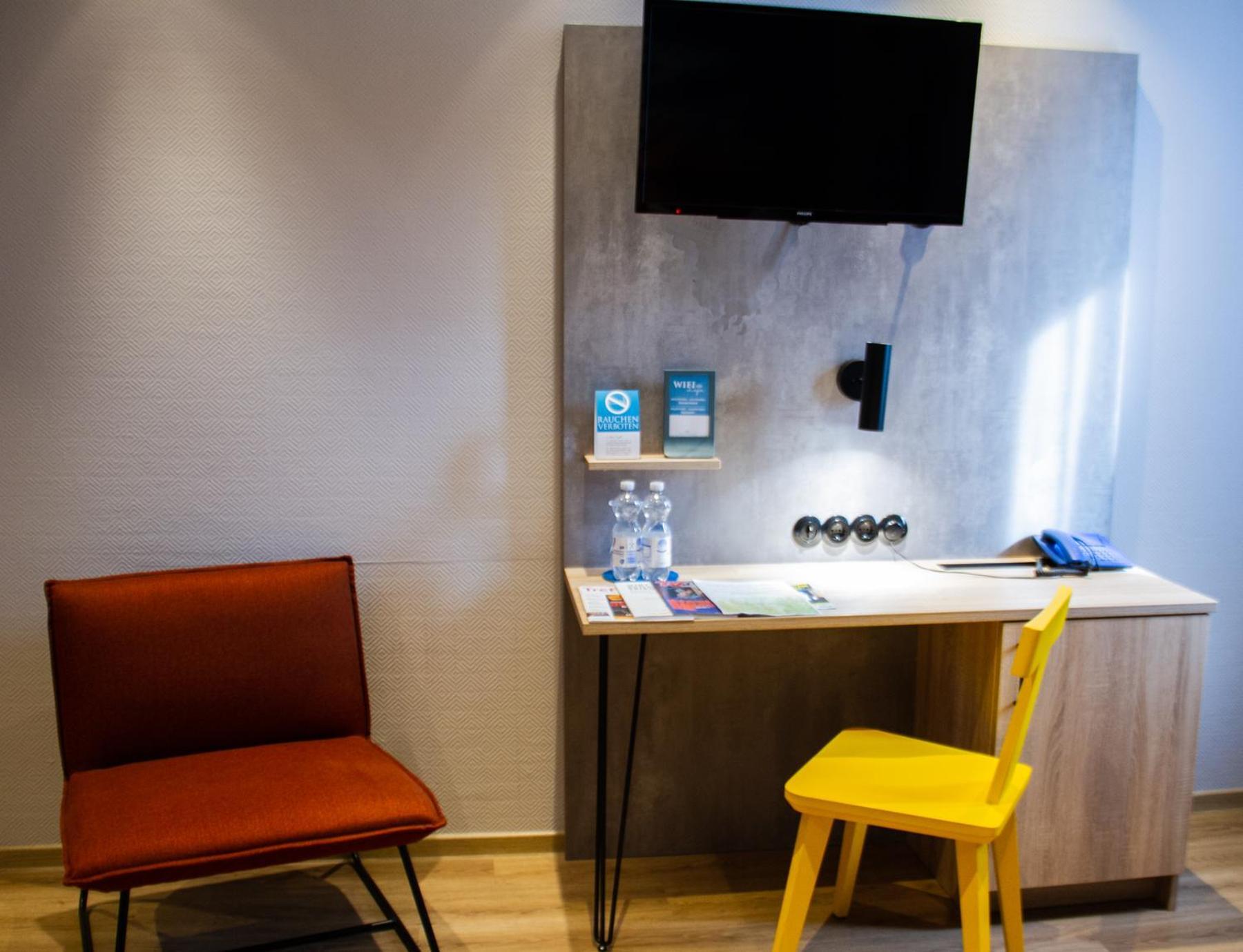 Hotel-Restaurant Steuermann カールスルーエ エクステリア 写真